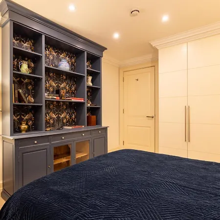 Large 4-bed 8-guests W Patio 1841 House Paddington *