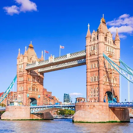 Luxury Flat By Tower Bridge, - 2 Bedrooms, Free Parking * London