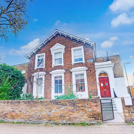 Dancenter Southwark Near Bridge Hotel 3*
