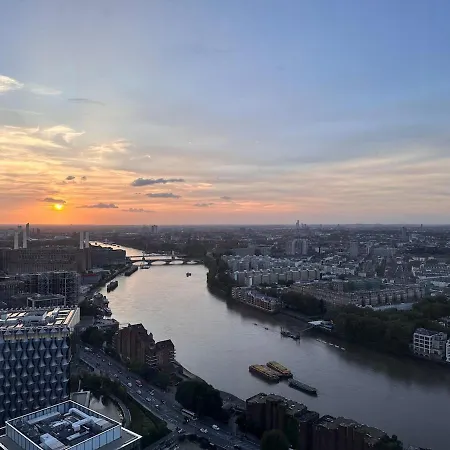 Large Luxury Riverside 2 Bedroom In Battersea Apartment