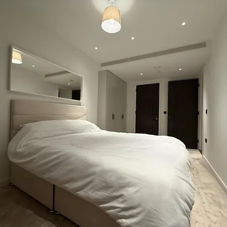 Large Luxury Riverside 2 Bedroom In Battersea *