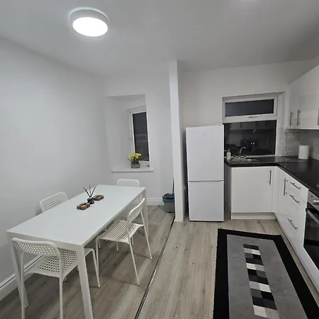 Apartment Cr0 Purley Way Serviced