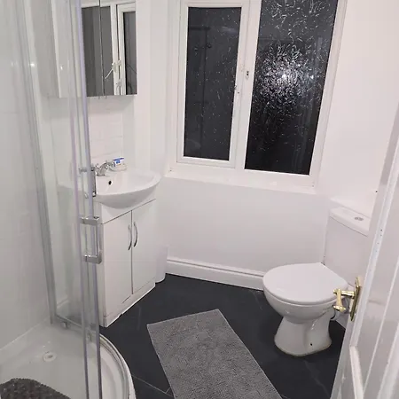 Cr0 Purley Way Serviced * Croydon