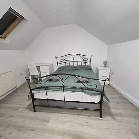 Cr0 Purley Way Serviced * Croydon