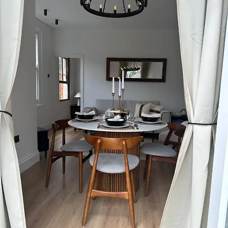 Entire Flat In The Diamond Of Battersea *