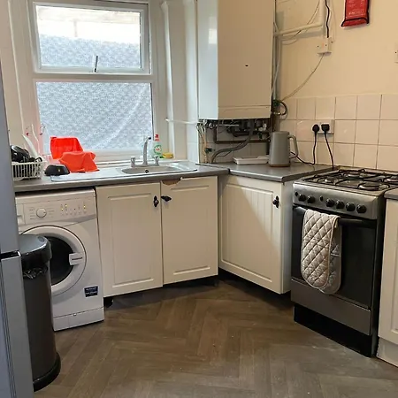 Rahal Hackney Homestay London