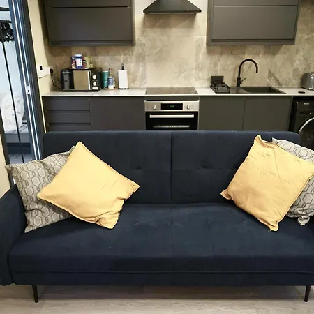 Charming 1br Flats In The Heart Of Of