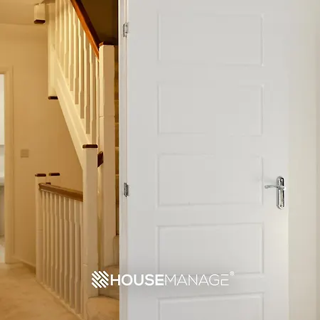 Modern Beautiful 5 Bed -sleeps 13 - Free Parking * Coulsdon