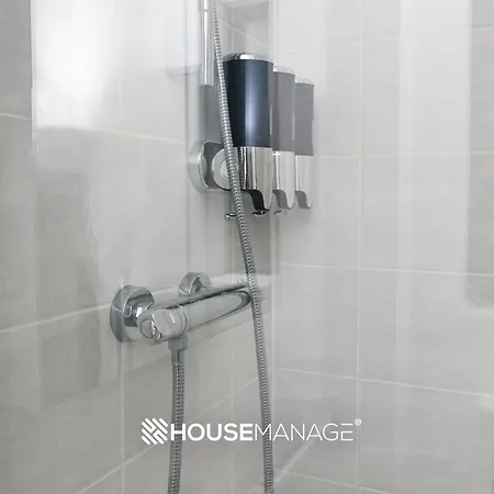 Holiday home Modern Beautiful 5 Bed -sleeps 13 - Free Parking Coulsdon