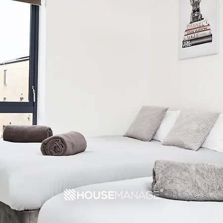 Holiday home Modern Beautiful 5 Bed -sleeps 13 - Free Parking Coulsdon