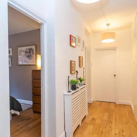 Location! 2 Bed/2bath - Pro Host Appartement Londen