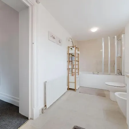Knightsbridge Two Bed דירה לונדון