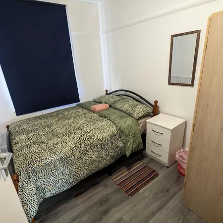 Rahal Hackney Homestay London