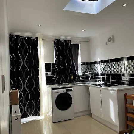 Luxury Ensuite In Crayford Dartford Bexley London With Full Kitchen And Side Garden Alleyway Entrance ゲストハウス Erith