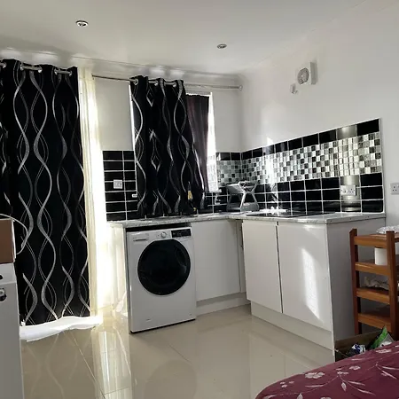 Luxury Ensuite In Crayford Dartford Bexley London With Full Kitchen And Side Garden Alleyway Entrance ゲストハウス *
