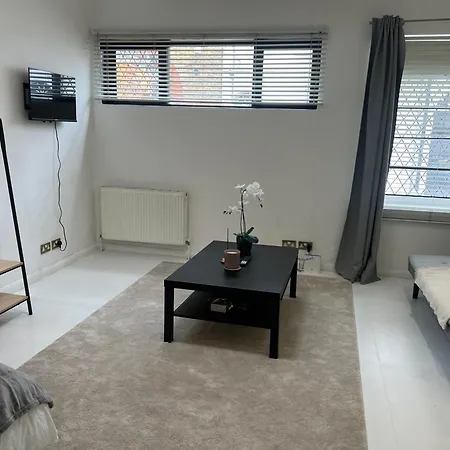 Modern In Chelsea דירה *
