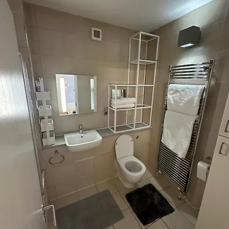 Double Bedroom With Private En-suite Apartamento