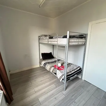 Double Bedroom Near Heathrow Airport & London *
