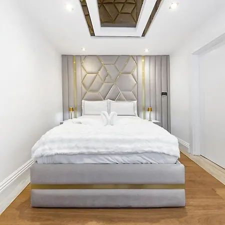 Billionaires 3 Bedroom Ultra Luxury Knightsbridge Hideaway By Harrods * London