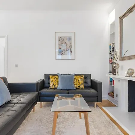 Trendy South Kensington Flat Near Museums & Tube *