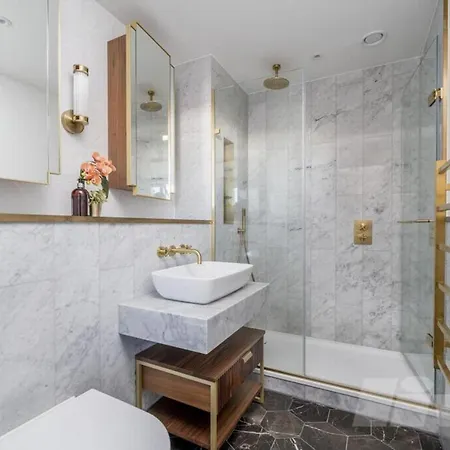 公寓 Tower Retreat - Modern 2 Bedroom 伦敦