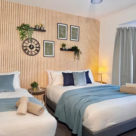 Convenient 2-bed 30min To Apartment