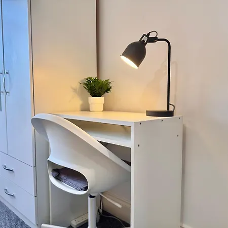 Convenient 2-bed 30min To Apartment London