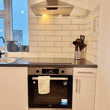 Apartment Convenient 2-bed 30min To