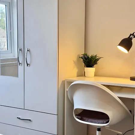 Convenient 2-bed 30min To Apartment *