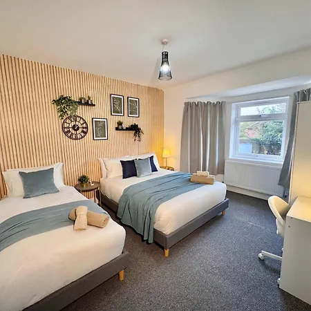 Convenient 2-bed 30min To *