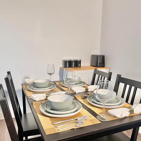 Apartment Convenient 2-bed 30min To
