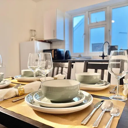Apartment Convenient 2-bed 30min To London