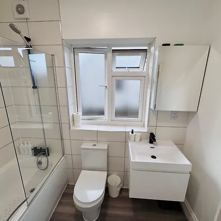 Apartment Convenient 2-bed 30min To *