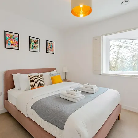 Spacious 2br With Balcony In Camberwell Appartement *