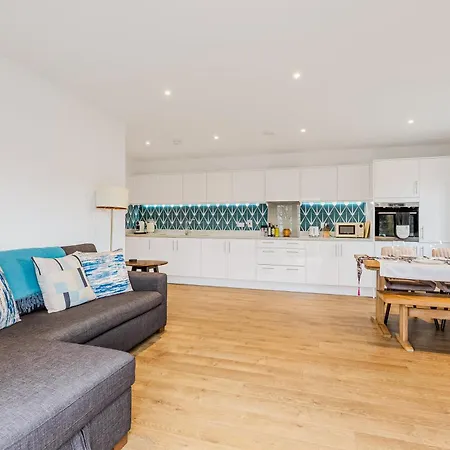 Spacious 2br With Balcony In Camberwell Appartement *