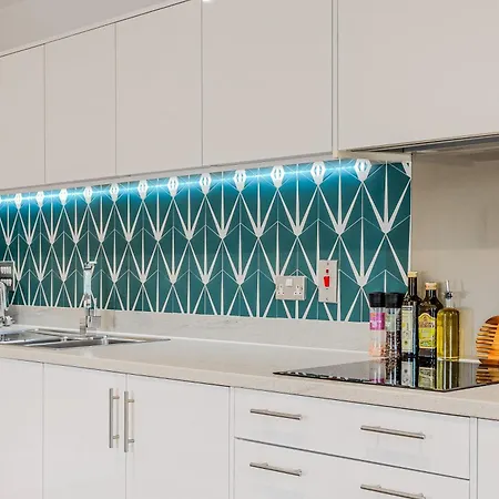 Spacious 2br With Balcony In Camberwell *