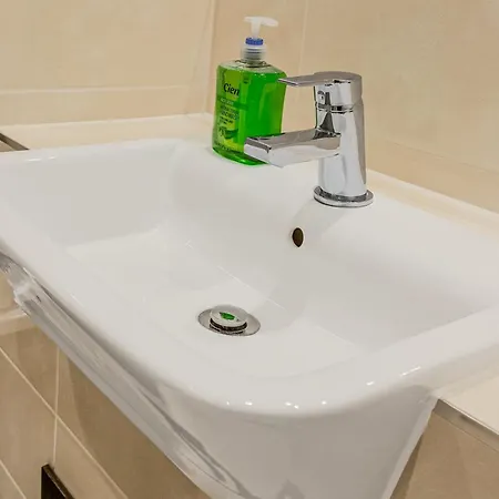 Spacious 2br With Balcony In Camberwell Appartement