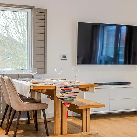 Spacious 2br With Balcony In Camberwell Londen