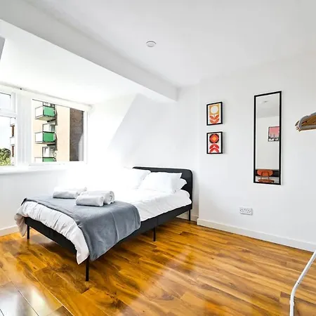 Spacious 2 Bed Duplex - Zone 1 - Workspace