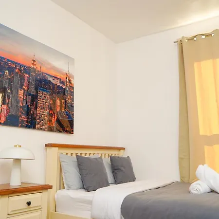 Charming Retreat * London