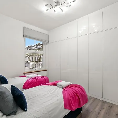 Stylish In Private Roof Terrace Apartment