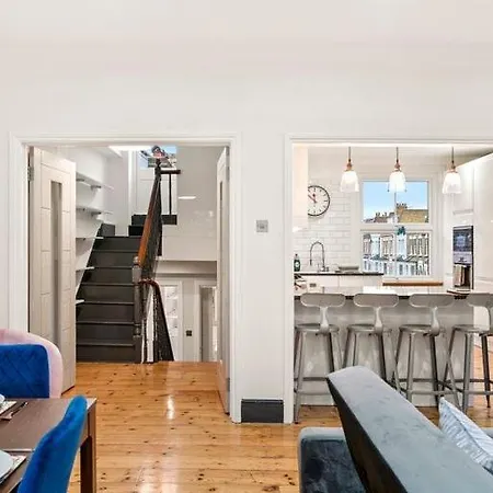 Stylish In Private Roof Terrace Apartment *