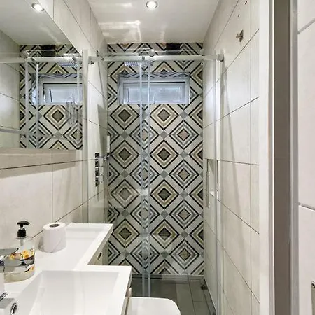Stylish In Private Roof Terrace *