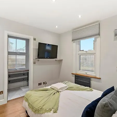 Stylish In Private Roof Terrace