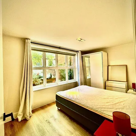 Private And Modern One Bed Gated Flat לונדון