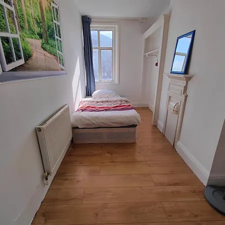 Large House In London's Trendiest Area Homestay London