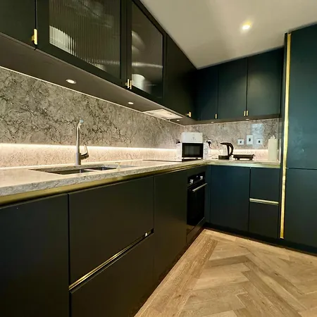 Paddington Luxury 2br 2ba Balcony London