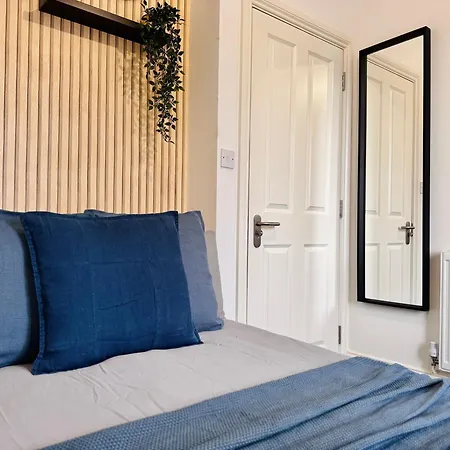 Apartment Convenient 2-bed 30min To *