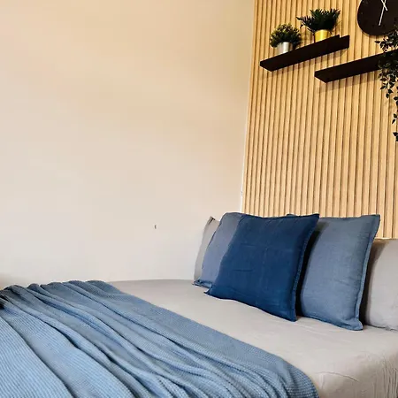 Convenient 2-bed 30min To London