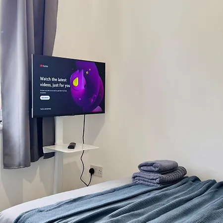 Convenient 2-bed 30min To